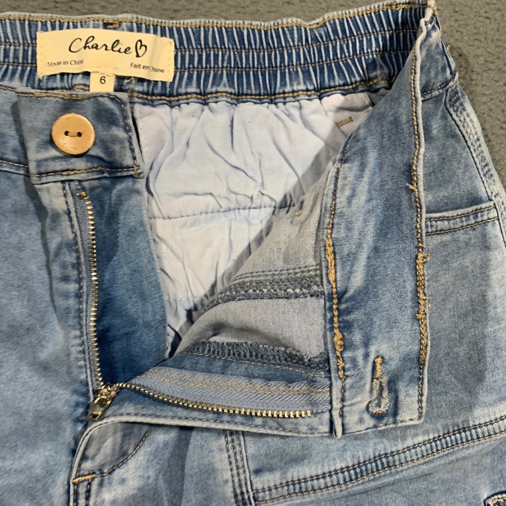 Charlie B Denim Shorts Women 6 Light Wash Tencel Blend Cuffed Utility Cargo Blue - Picture 2 of 8
